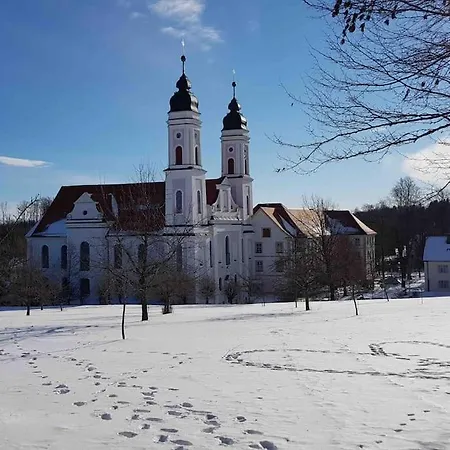 Familientraum Mit Loipe Und Rodelberg Vor Der Ture
